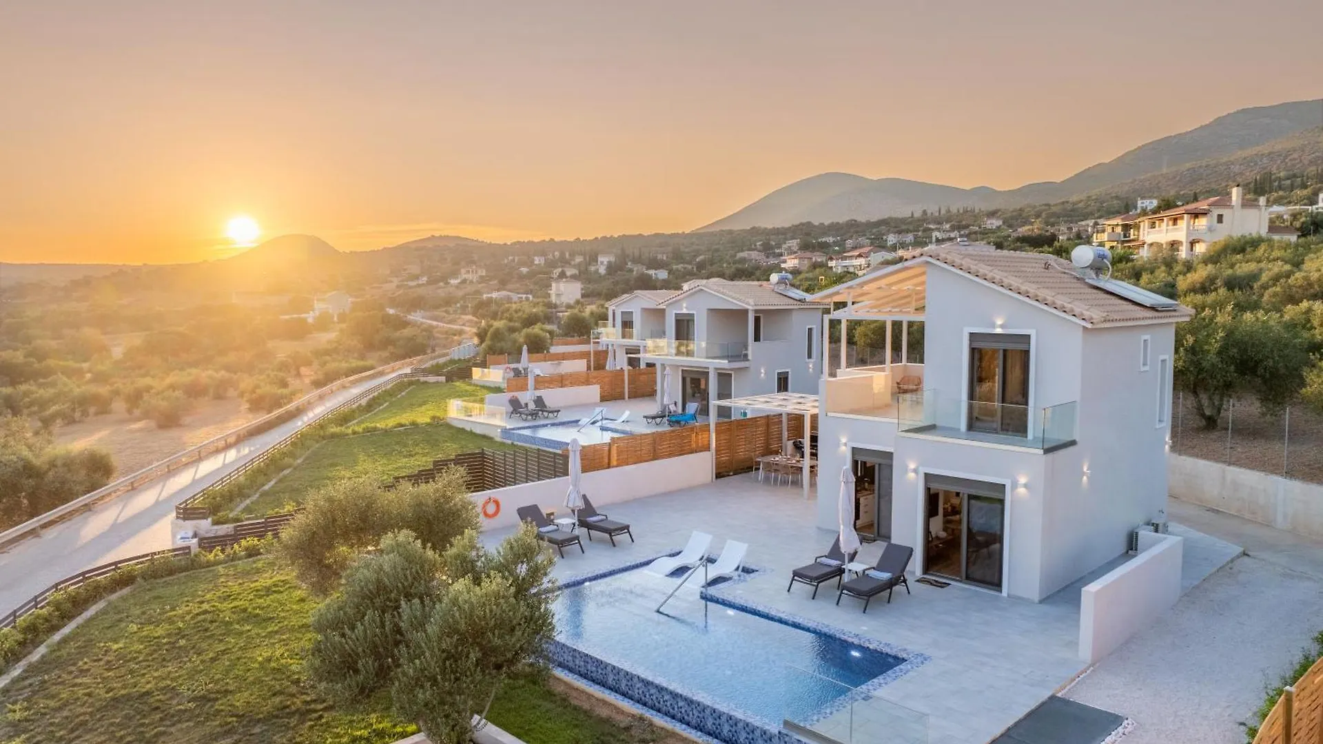 Endless Blue Private Club Villa Trapezaki