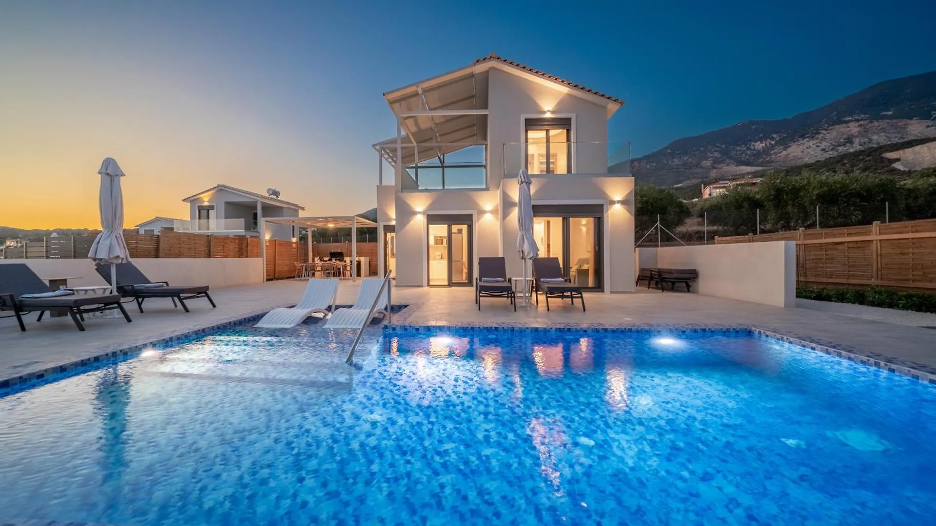 Endless Blue Private Club Villa Trapezaki