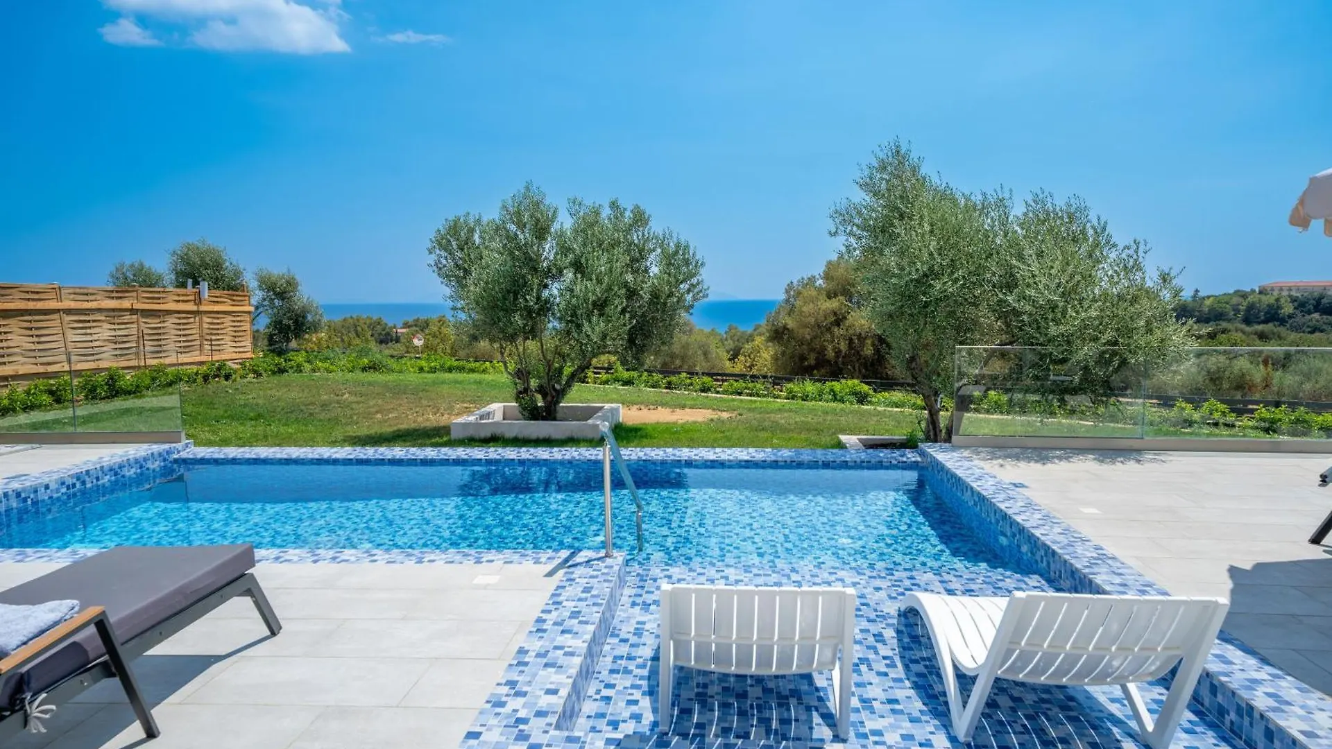 Endless Blue Private Club Villa Trapezaki
