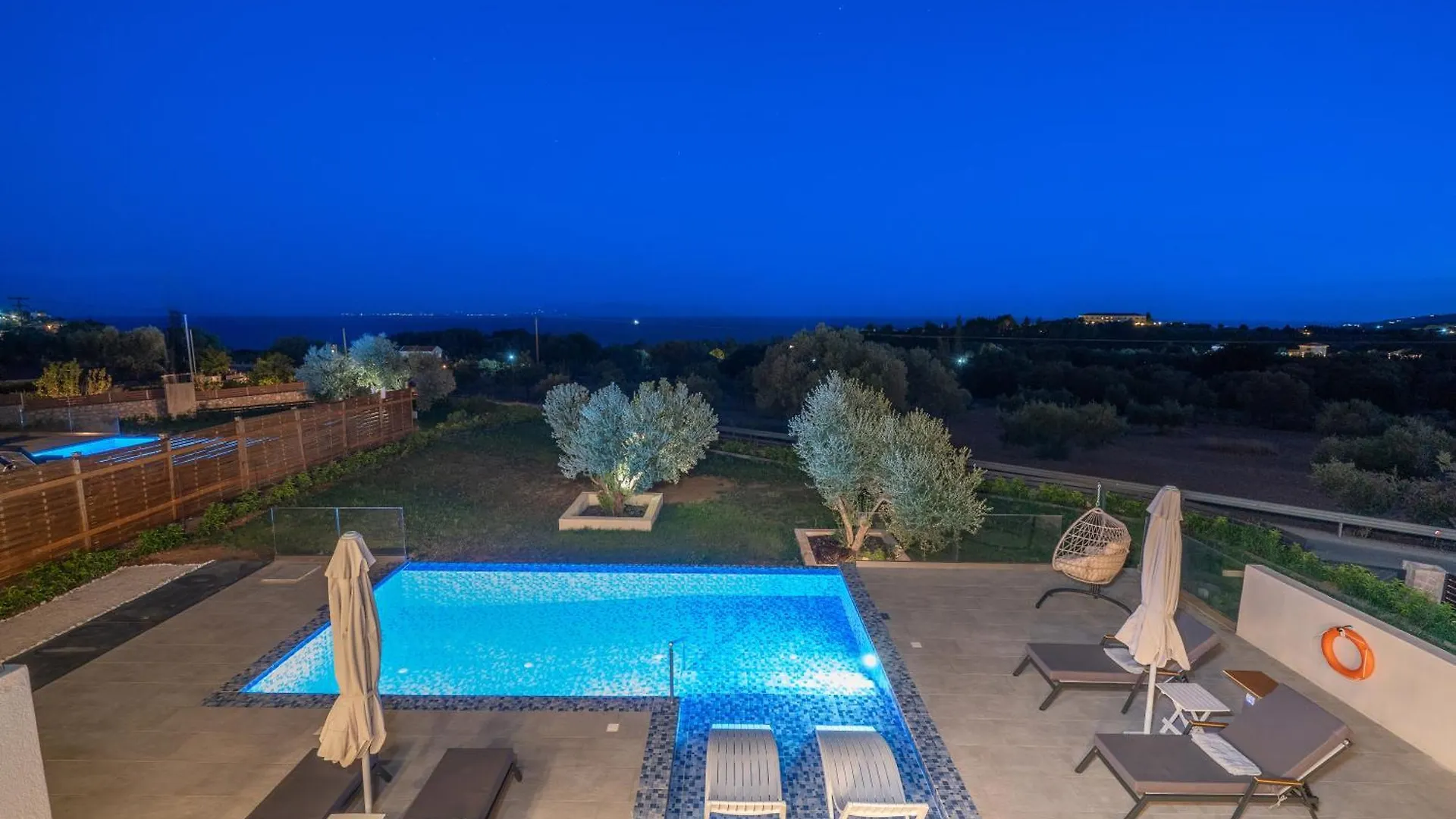 Endless Blue Private Club Villa Trapezaki
