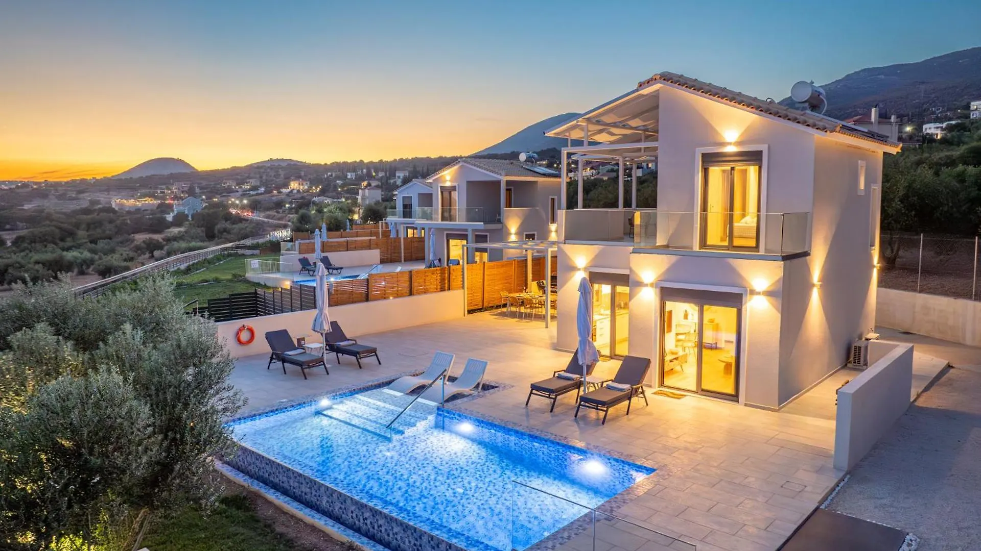 Endless Blue Private Club Villa Trapezaki